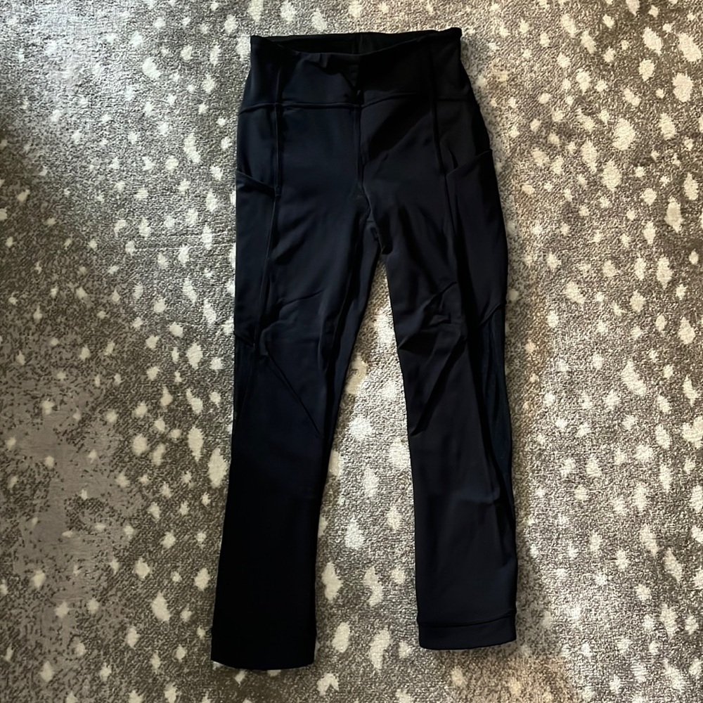Lulu Lemon Sole Training crop 21 inches in length size 2